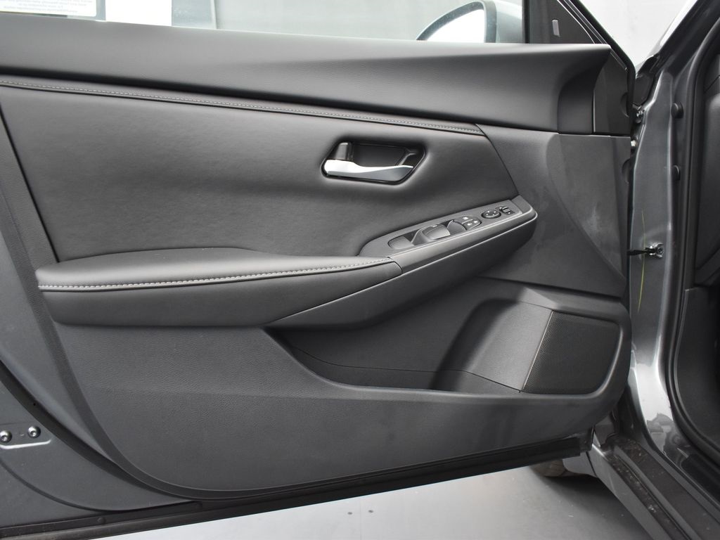 2025 Nissan Sentra SV photo 26
