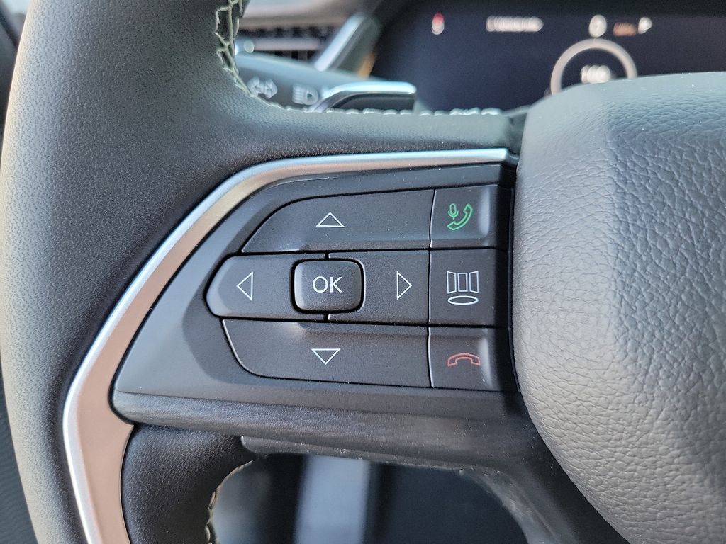 2025 Jeep Grand Cherokee Laredo photo 4