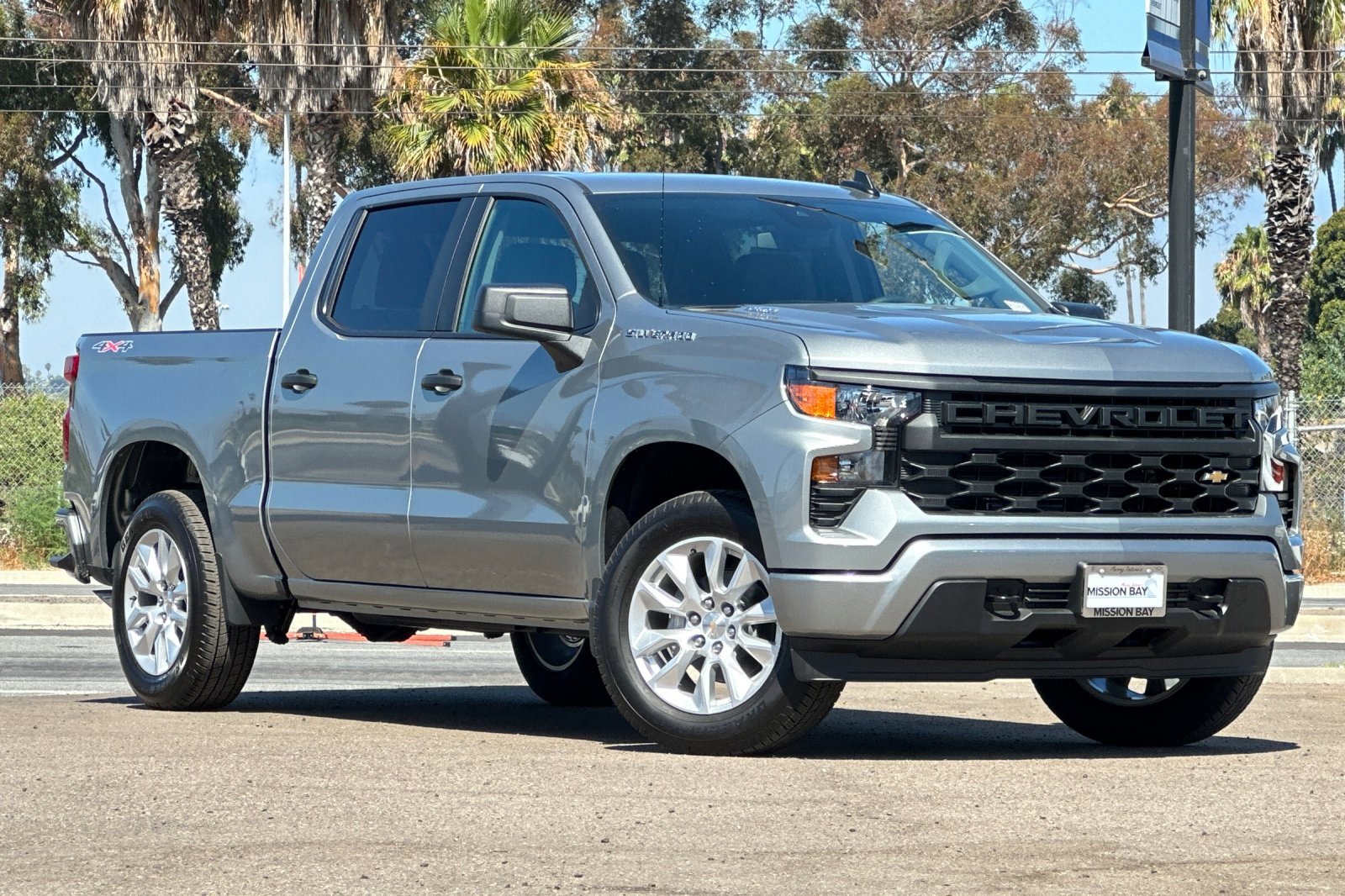 2025 Chevrolet Silverado 1500 Custom photo 2