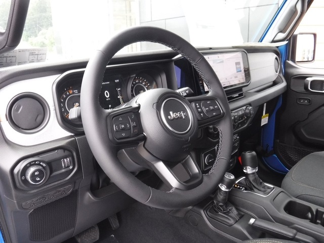 2025 Jeep Gladiator Sport photo 12
