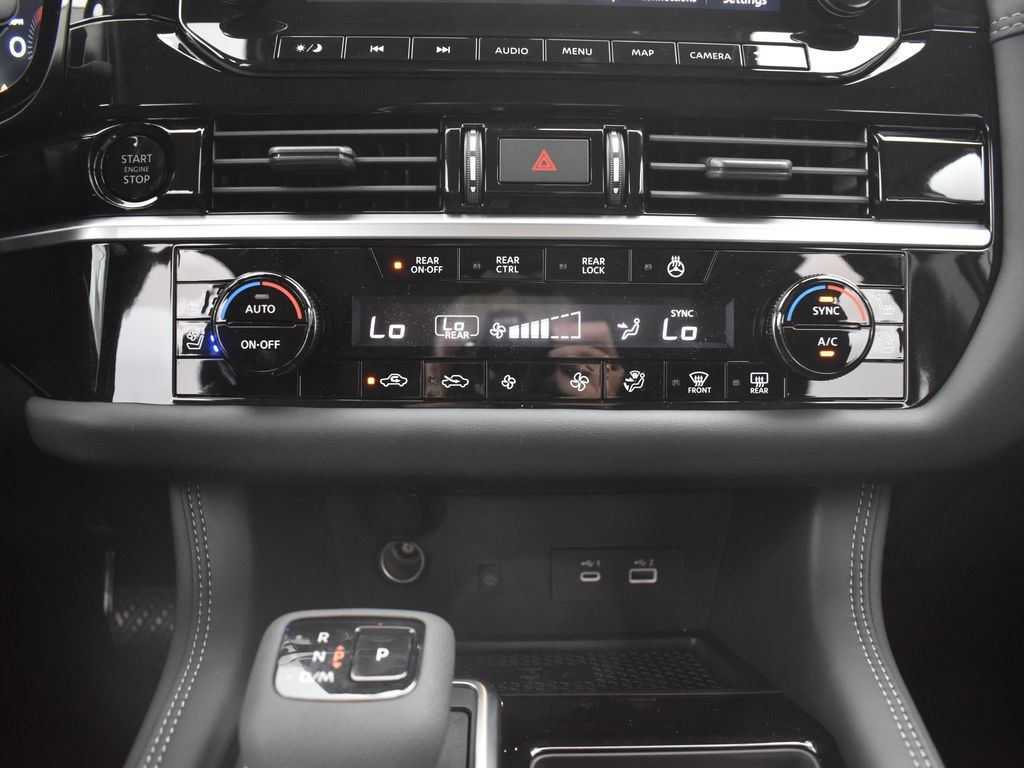 2025 Nissan Pathfinder Platinum photo 4