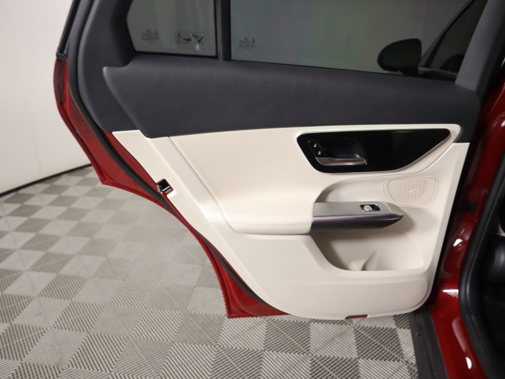2025 Mercedes Benz GLC 300 photo 24