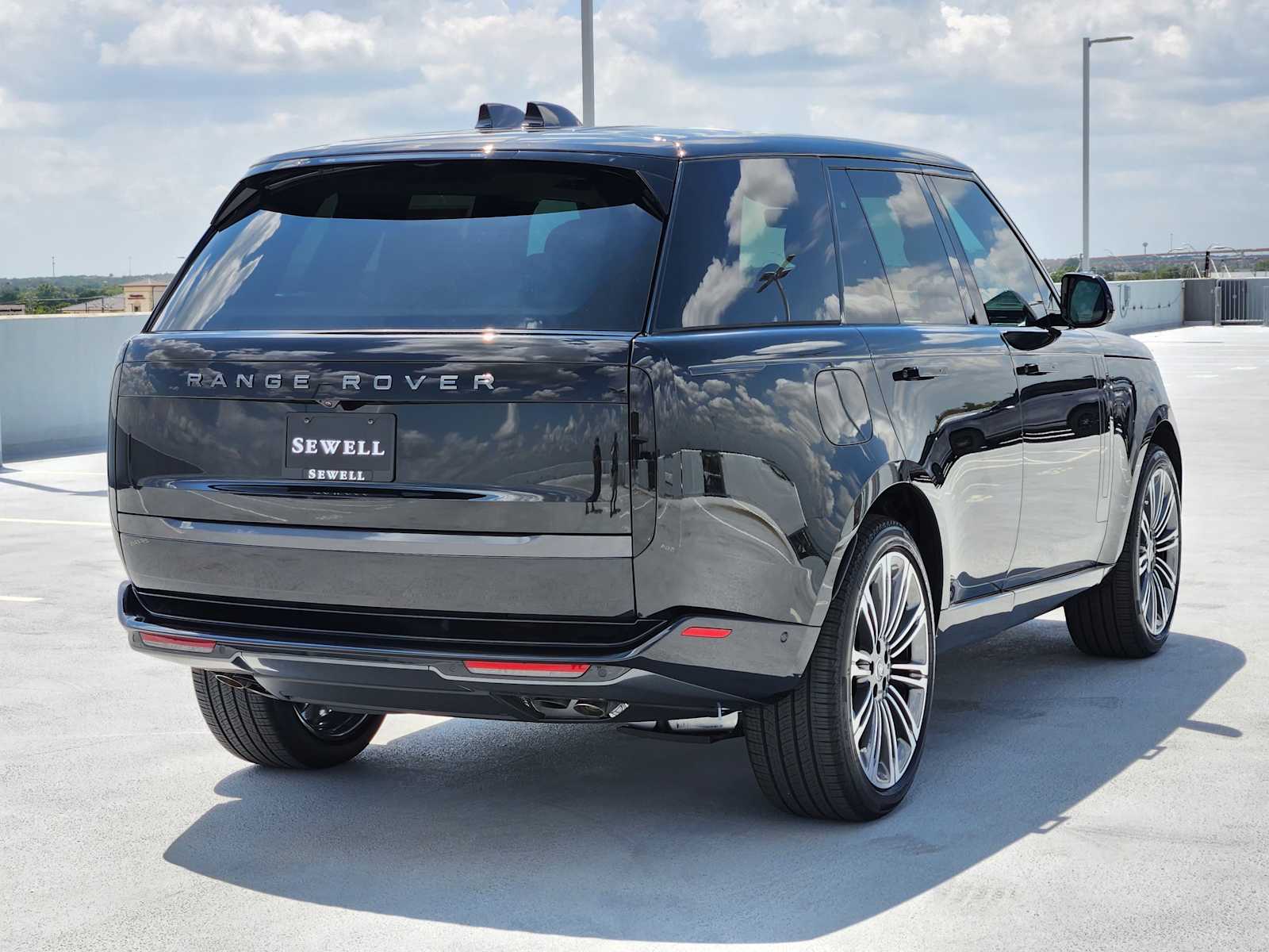 2025 Land Rover Range Rover SE photo 7