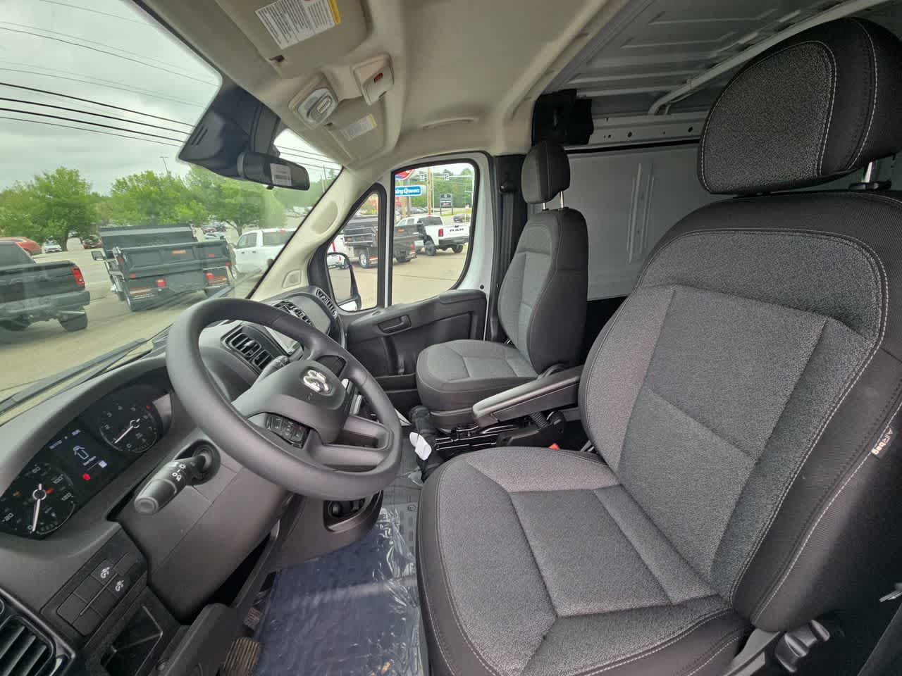 2025 Ram ProMaster 1500 Tradesman photo 4