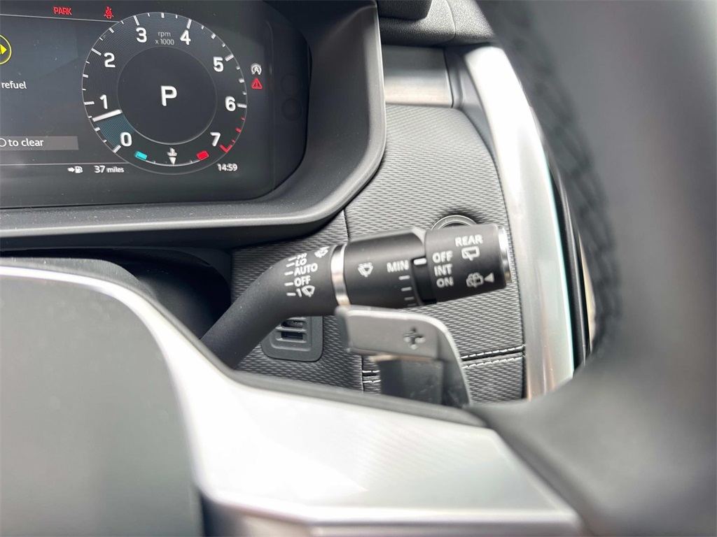 2025 Land Rover Discovery SE photo 29