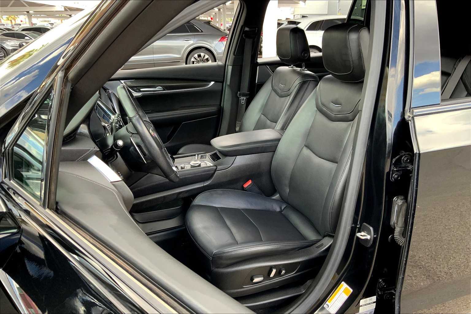 2023 Cadillac XT6 Sport photo 7