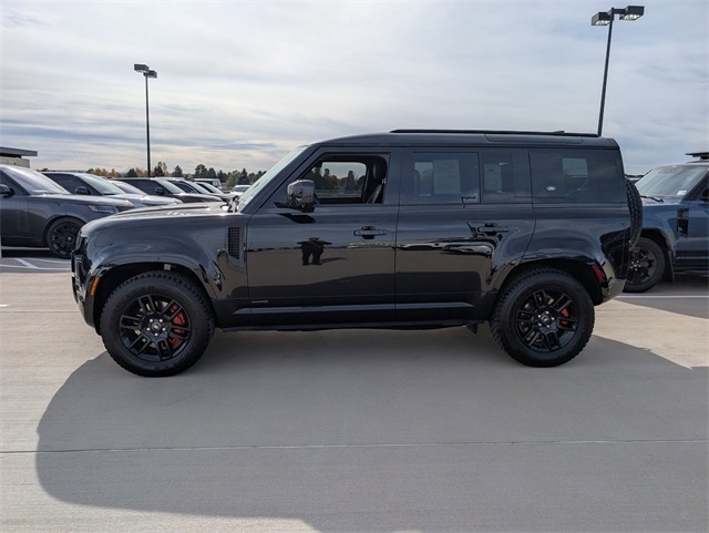 2023 Land Rover Defender 110 photo 2