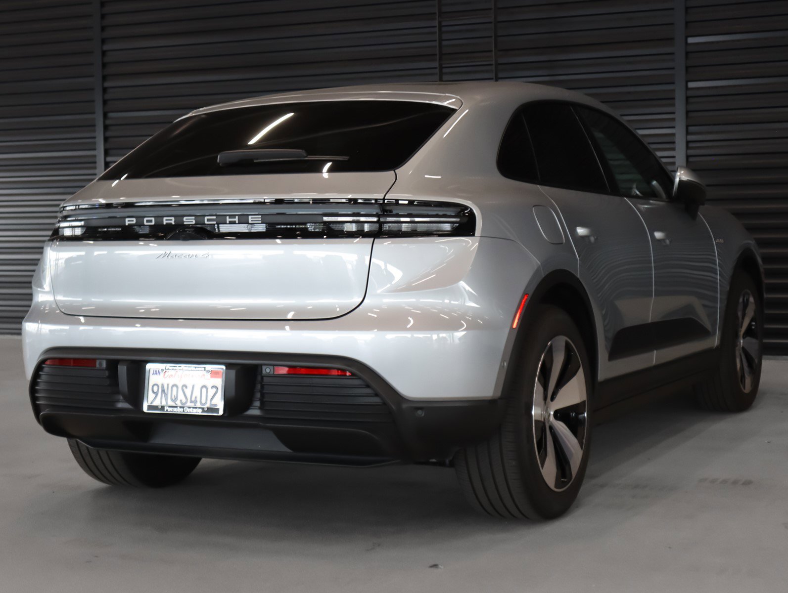 2025 Porsche Macan Electric 4 photo 10