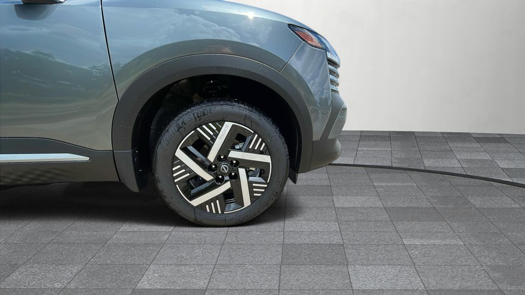2025 Nissan Kicks SV photo 16