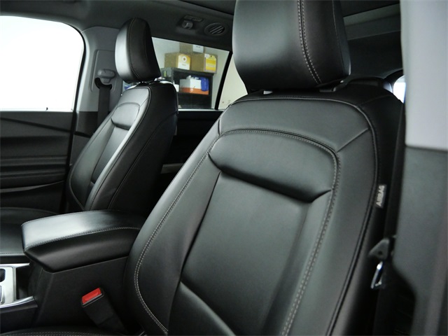 2023 Ford Explorer XLT photo 16