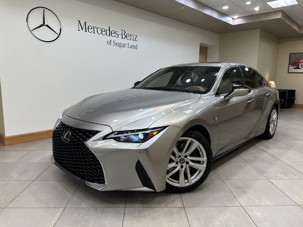 2022 Lexus IS 300's photo