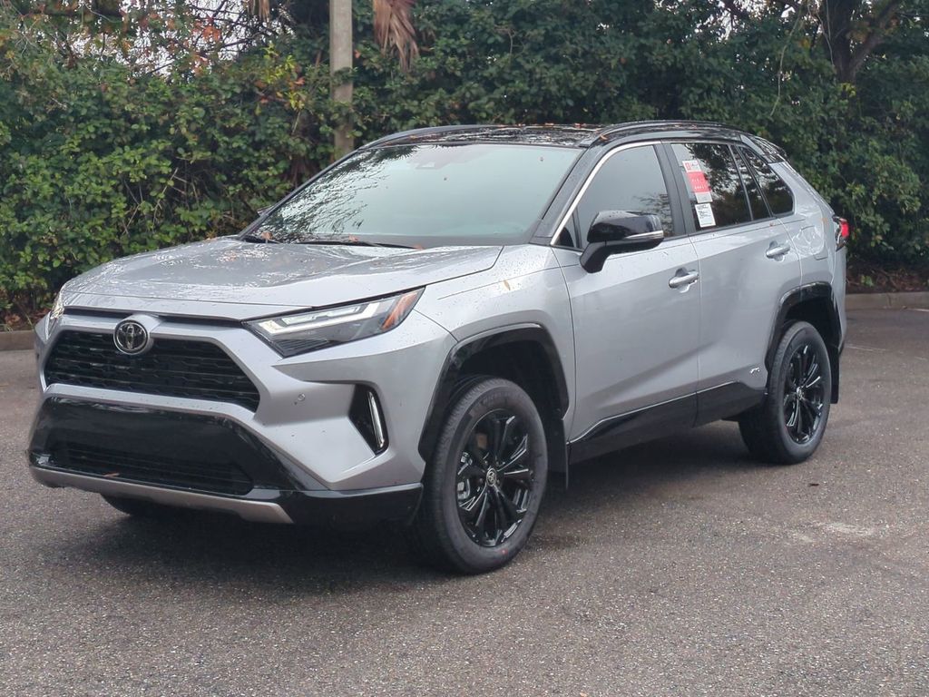 2025 Toyota RAV4 XSE's photo