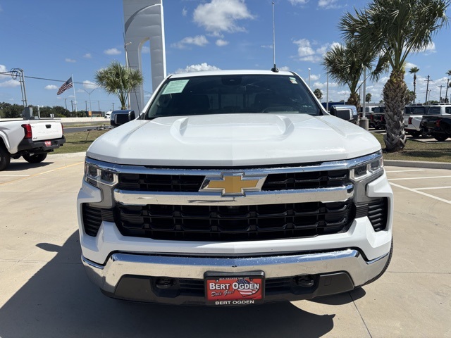2022 Chevrolet Silverado 1500 LT photo 2