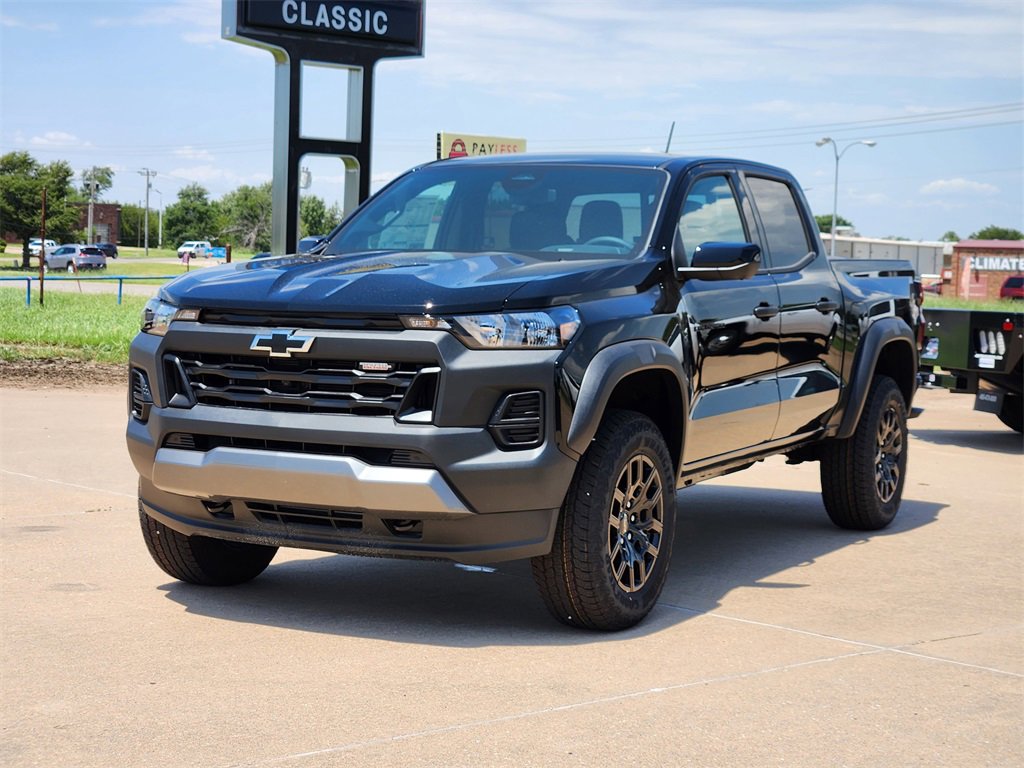 2026 Chevrolet Colorado Trail Boss photo 2