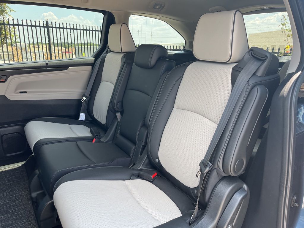 2026 Honda Odyssey Elite photo 11