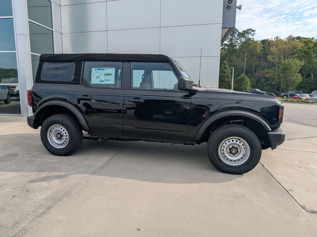 2025 Ford Bronco Base photo 3