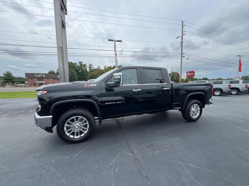 2025 Chevrolet Silverado 2500HD LTZ photo 4