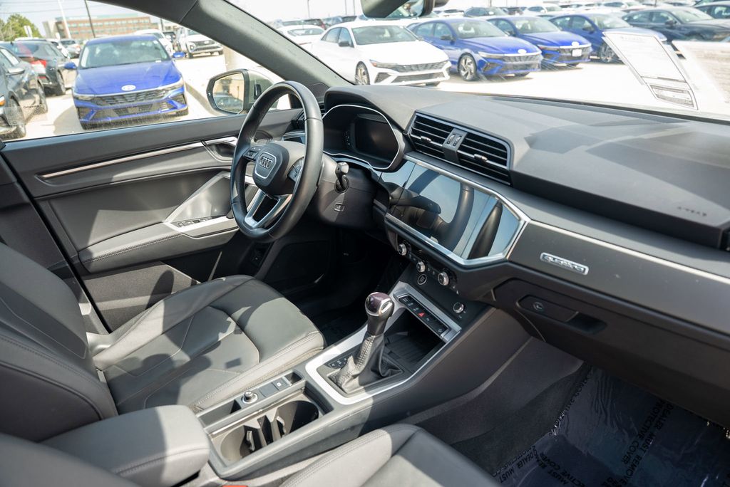 2024 Audi Q3 45 TFSI S line Premium photo 10