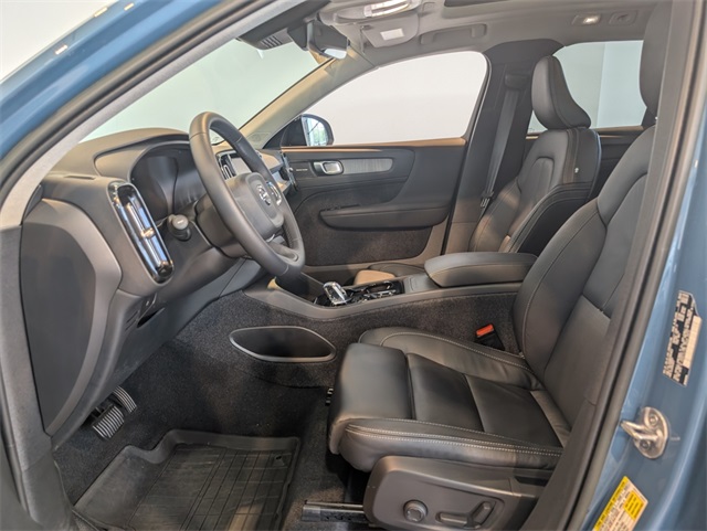 2023 Volvo XC40 Ultimate photo 13