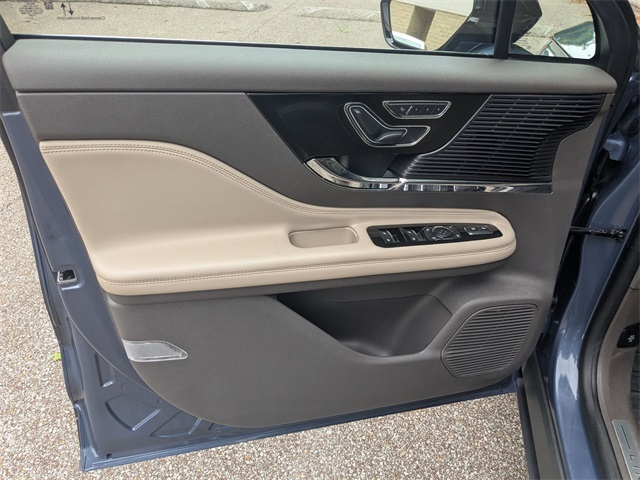 2022 Lincoln Corsair Standard photo 21