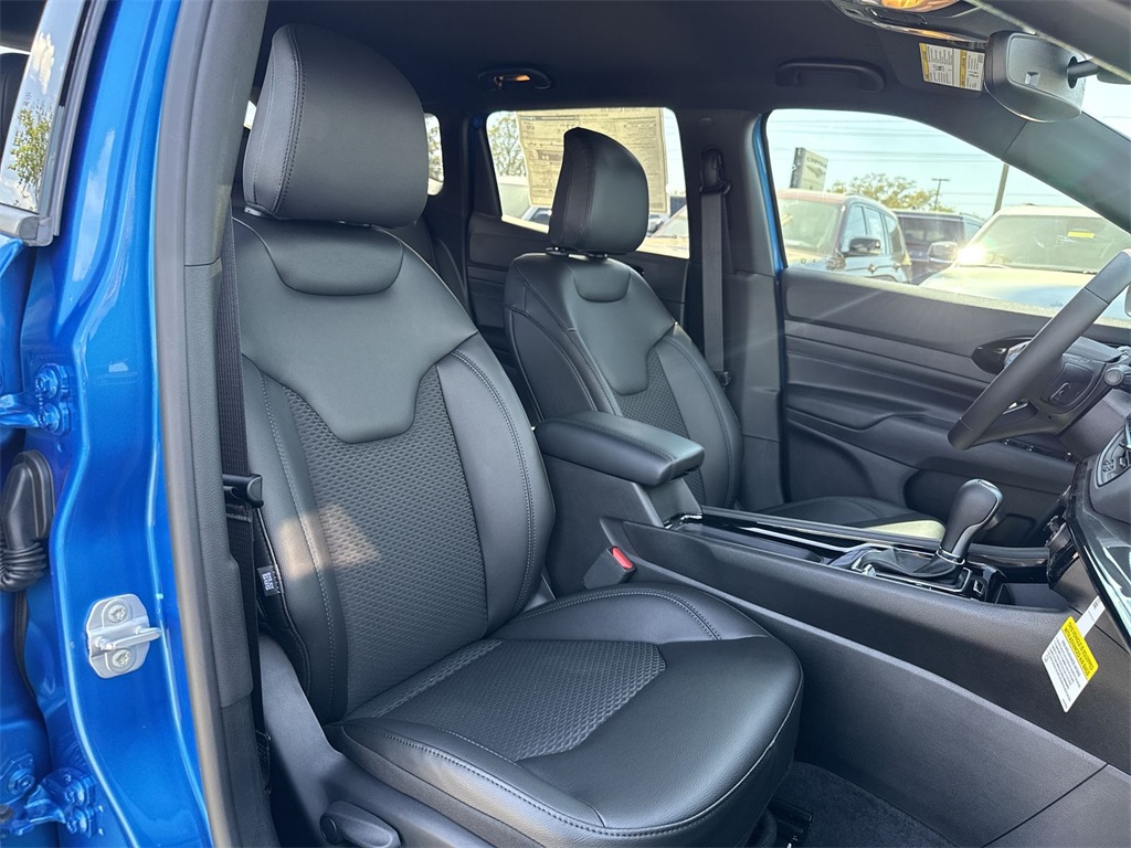 2025 Jeep Compass Latitude photo 27