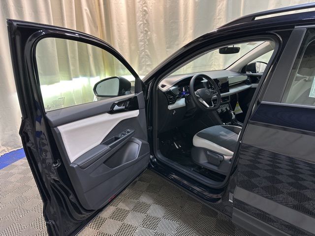 2025 Volkswagen Taos S photo 10