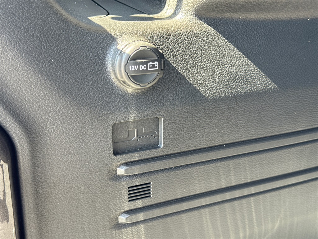 2025 Jeep Wrangler Sahara photo 10