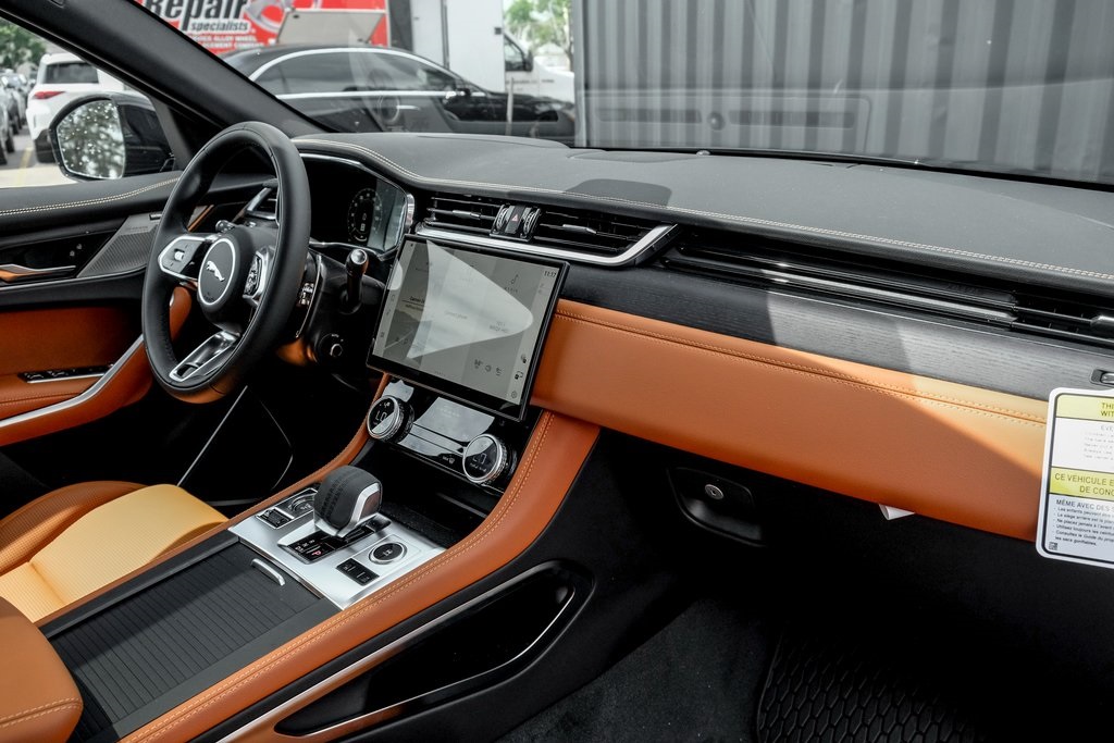 2026 Jaguar F-PACE P250 R-Dynamic S photo 16