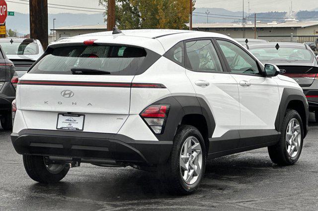 2026 Hyundai Kona SE photo 2