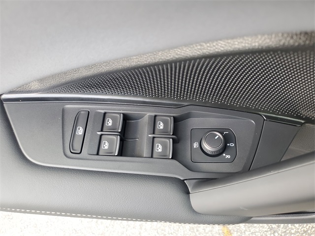 2025 Volkswagen Tiguan SE R-Line Black photo 29