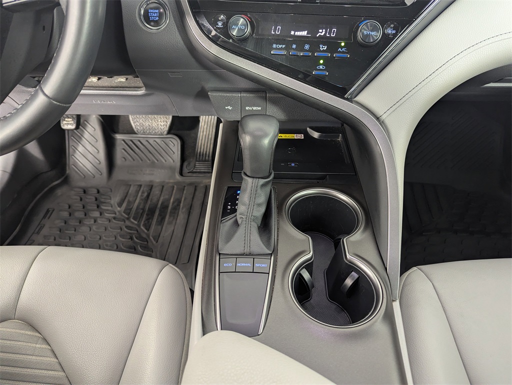 2022 Toyota Camry SE photo 24