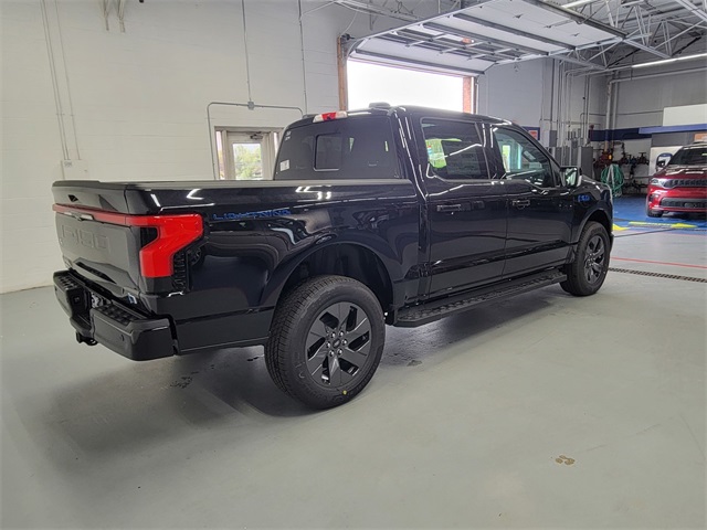 2025 Ford F-150 Lightning Lariat photo 4