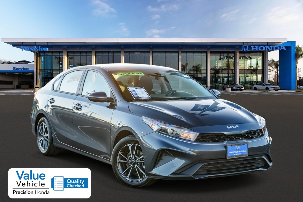 2024 Kia Forte LXS's photo