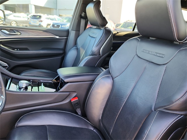 2021 Jeep Grand Cherokee Overland photo 14