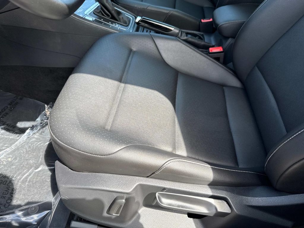 2018 Volkswagen Golf TSI SE photo 24