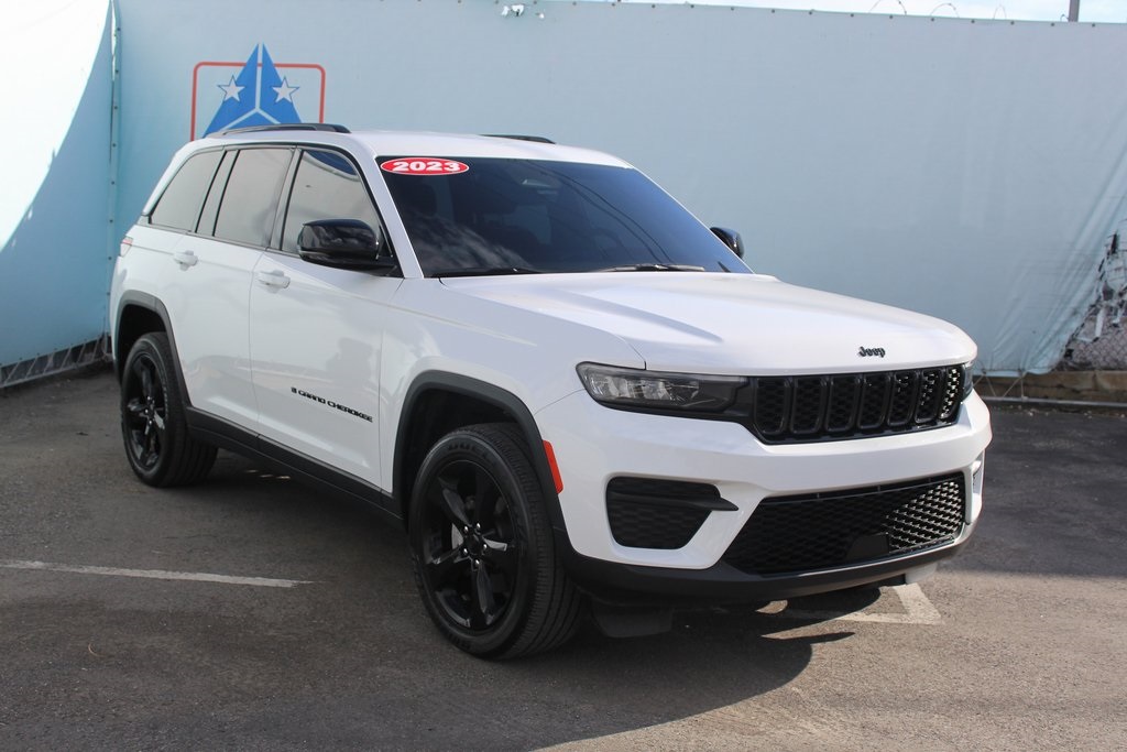 2023 Jeep Grand Cherokee Altitude photo 3