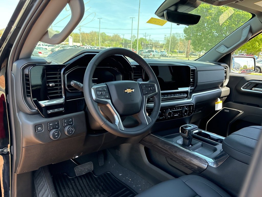 2025 Chevrolet Silverado 1500 LTZ photo 16