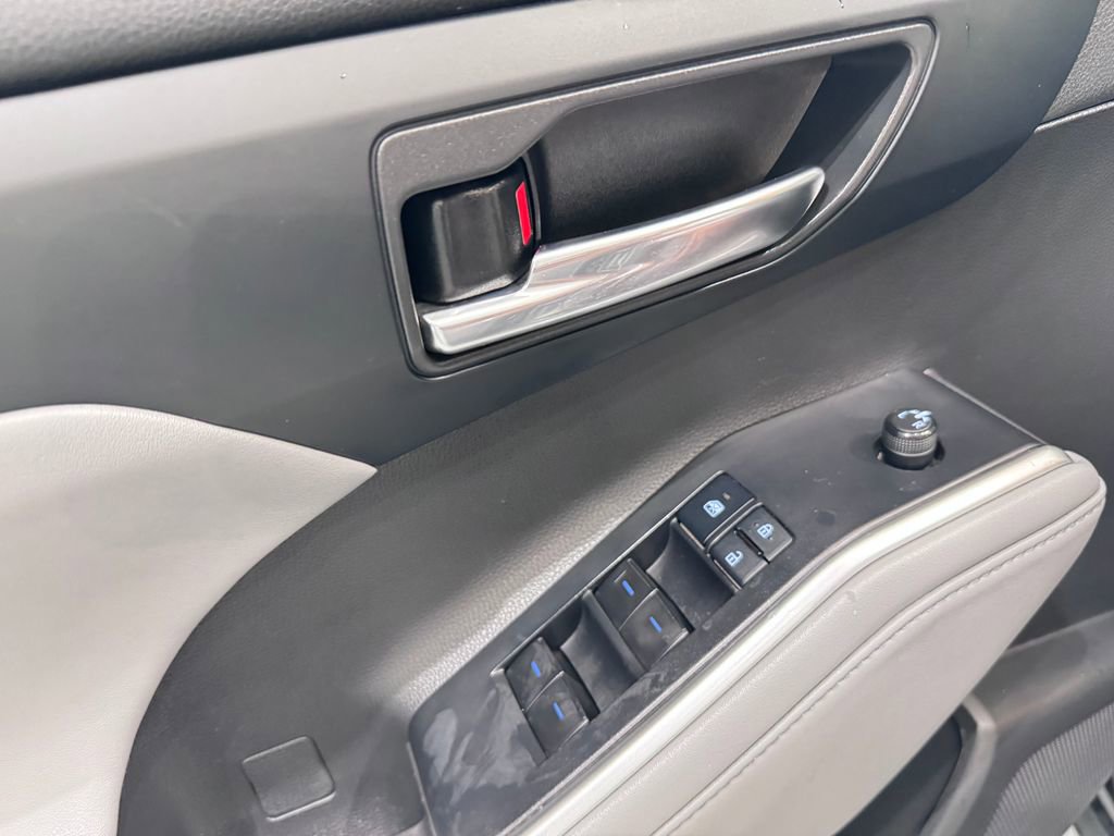 2022 Toyota Highlander Hybrid XLE photo 20
