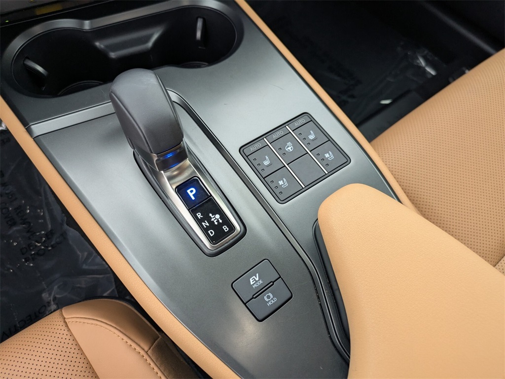 2025 Lexus UX photo 23