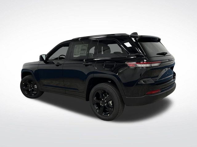 2025 Jeep Grand Cherokee Limited photo 2