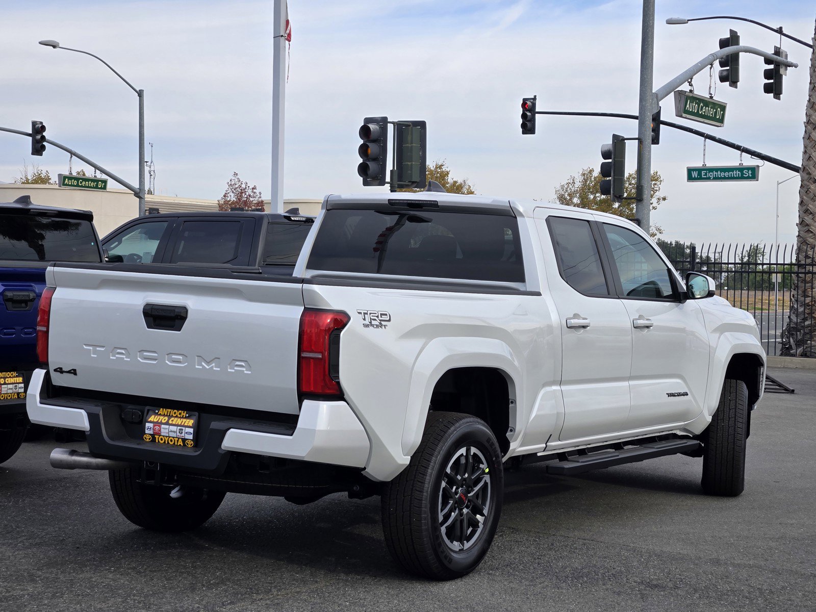 2025 Toyota Tacoma TRD Sport Double Cab photo 3