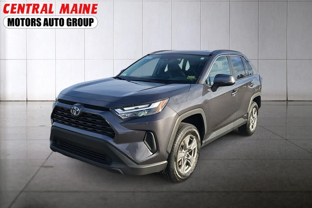2024 Toyota RAV4 XLE's photo
