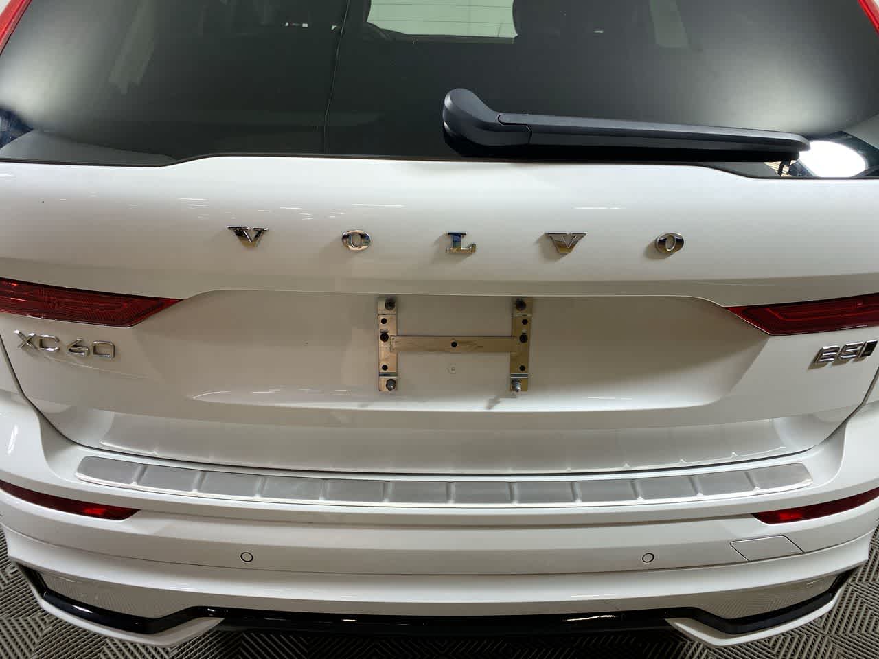 2024 Volvo XC60 Core photo 17