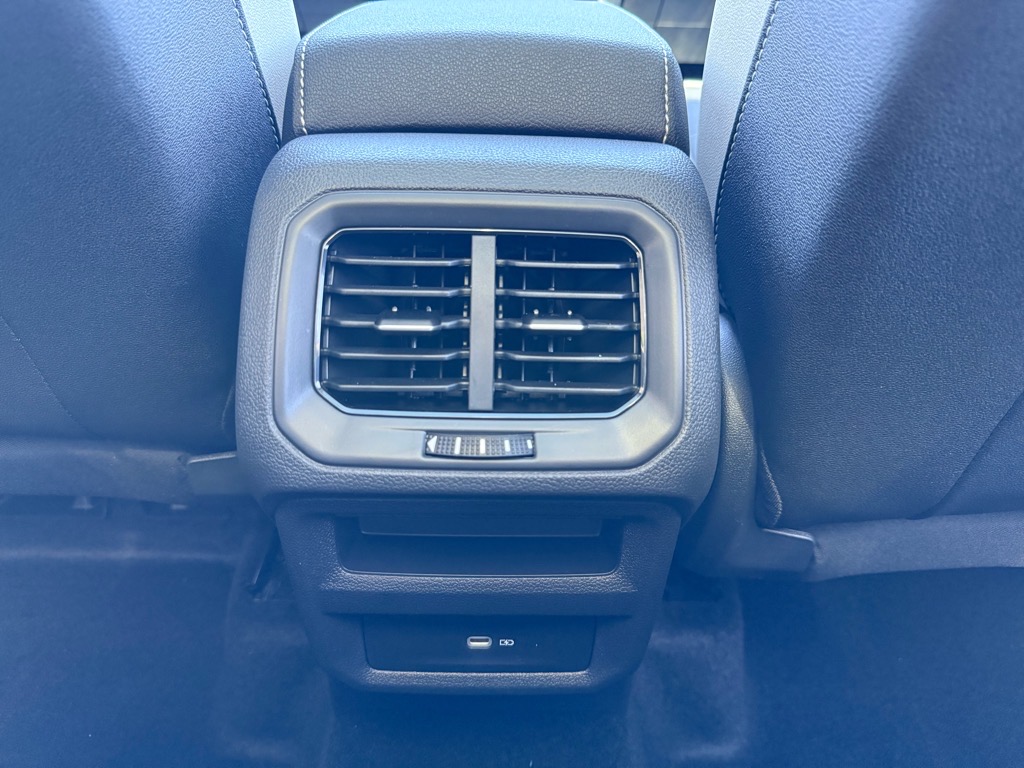 2025 Volkswagen Taos SE photo 20
