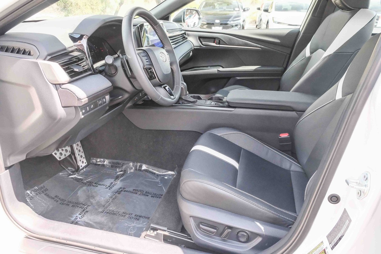 2025 Toyota Camry SE photo 18