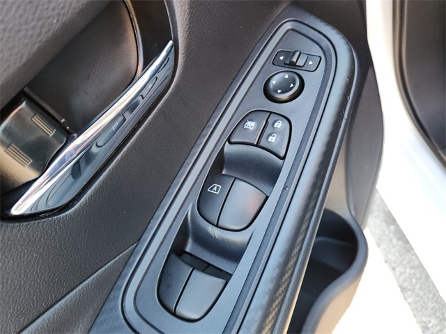 2025 Nissan Versa SV photo 18