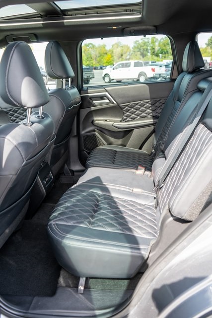 2023 Mitsubishi Outlander SEL photo 10