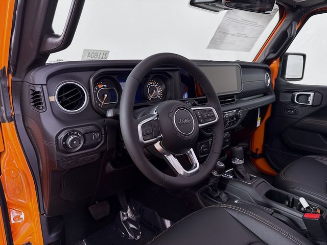 2025 Jeep Wrangler Sahara photo 9