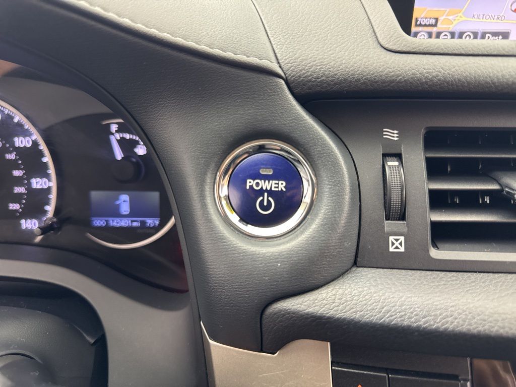 2014 Lexus CT 200h photo 18