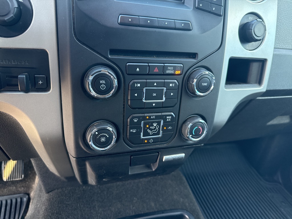 2014 Ford F-150 XLT photo 22